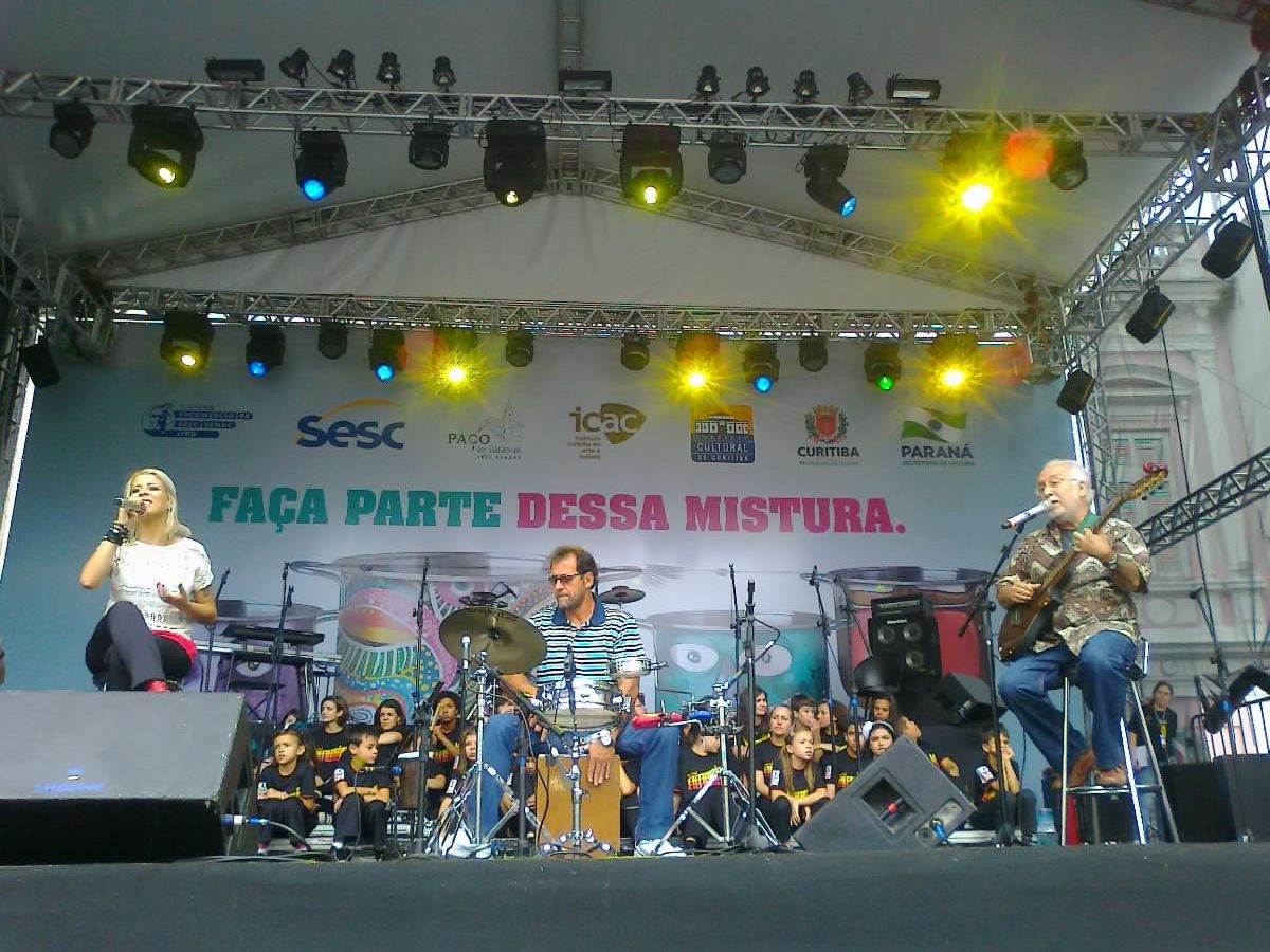 Menescal, Andrea Amorim e Coral Curumim em show do Palco Riachuelo | Aniele Nascimento / Gazeta do Povo