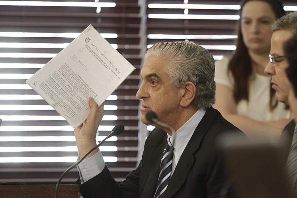 Mario Celso Petraglia presta esclarecimento aos deputados estaduais na CPI da Copa: "Se não houver liberação rapidamente de recursos, há risco de paralisação" | Daniel Castellano / Gazeta do Povo