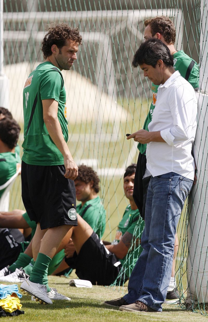 Lincoln conversa com o superintendente Felipe Ximenes: empatia com o clube e o elenco | Hugo Harada/Gazeta do Povo