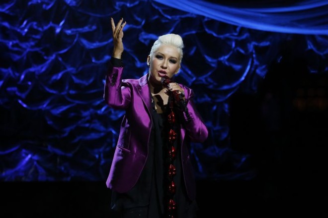 Christina Aguilera cantou "Beautiful" em show beneficiente | REUTERS/Heidi Gutman/NBC/Handout