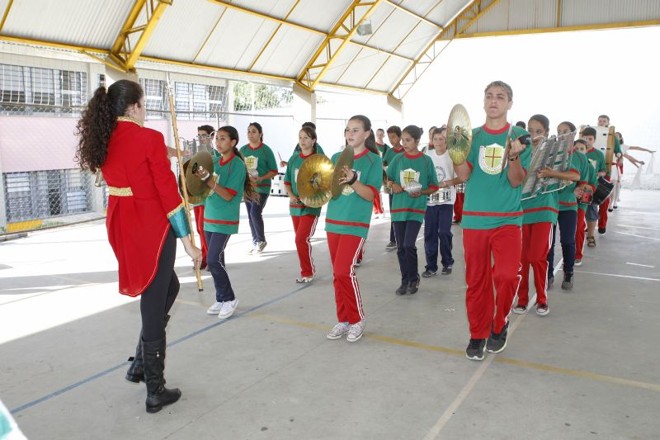 Fanfarra da Escola Estadual Maria Gai Grendel existe há um ano e meio e tem 50 integrantes | 