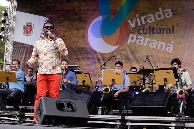 Abertura da primeira edição da Virada Cultural ficou por conta da Orquestra à Base de Sopro e Emilio Santiago |