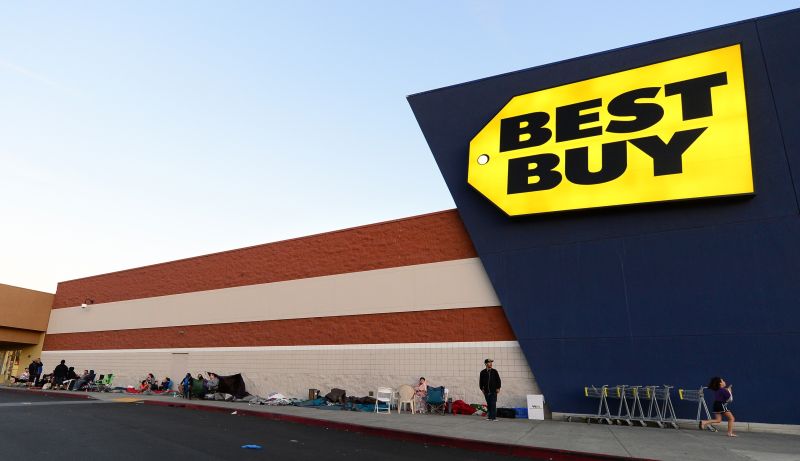 Consumidores formavam fila em frente a loja da Best Buy em Montebello, na California, nesta quarta-feira (21, a dois dias da Black Friday | AFP PHOTO / Frederic J. BROWN