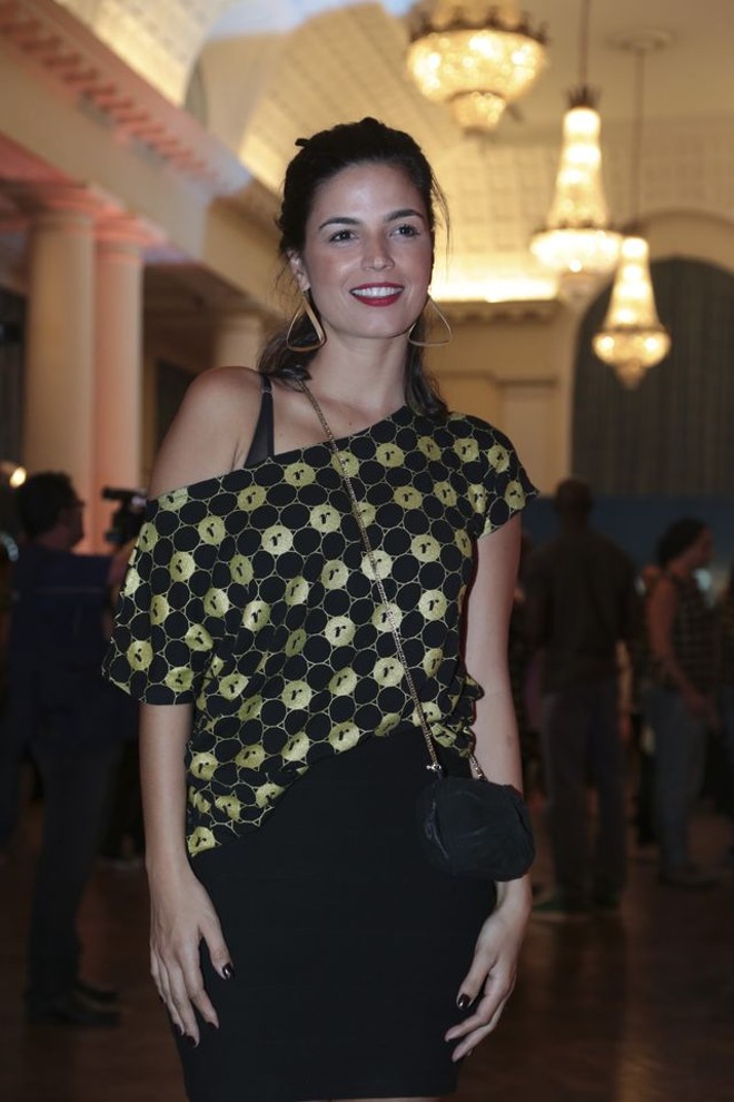 A atriz e cantora Emanoelle Araújo | 