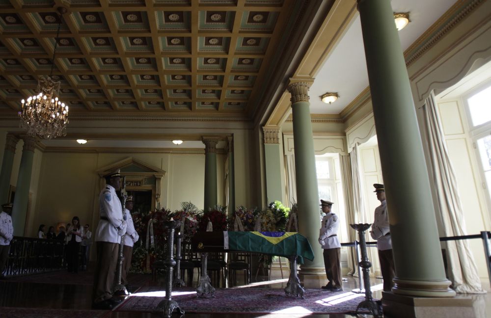 Local onde o corpo do arquiteto Oscar Niemeyer está sendo velado no Rio de Janeiro | Reuters/Stringer