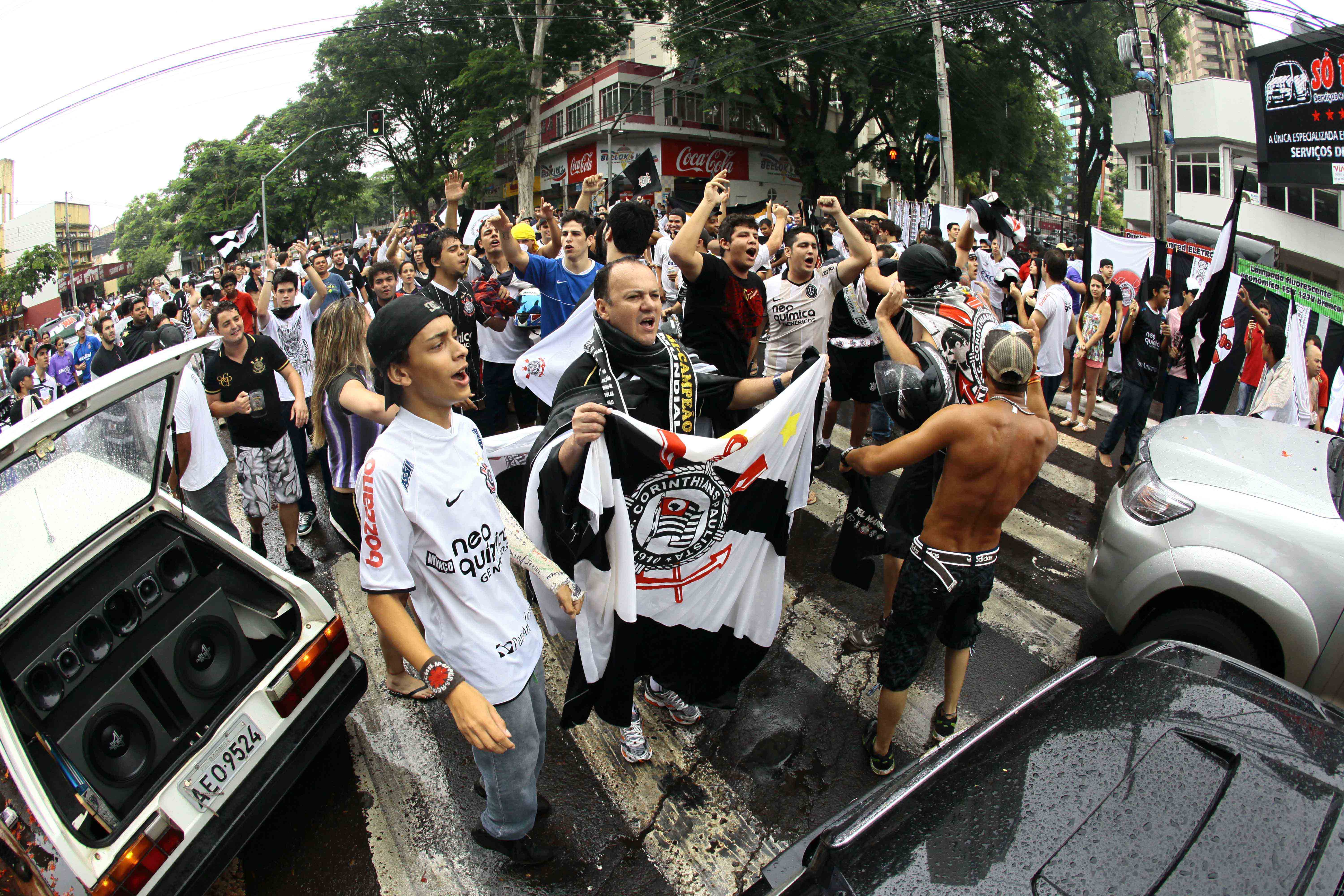 Foi a segunda grande festa da Fiel este ano, que também comemorou a Taça Libertadores da América | Ivan Amorin / Gazeta Maringá