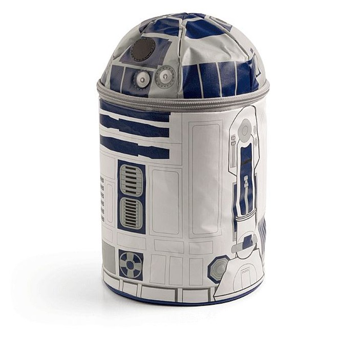 BOLSA TÉRMICA R2-D2 -Bolsa térmica no formato do simpático R2-D2, personagem de Star Wars, com luzes e sons bleep-boop. À venda na http://www.lojamundogeek.com.br. Preço:R$ 99 | 