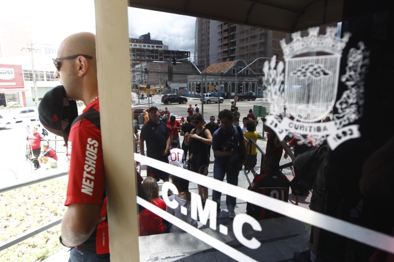 Votação do aumento do potencial construtivo levou ontem conselheiros e torcedores do Atlético à Câmara | Daniel Castellano/Gazeta do Povo