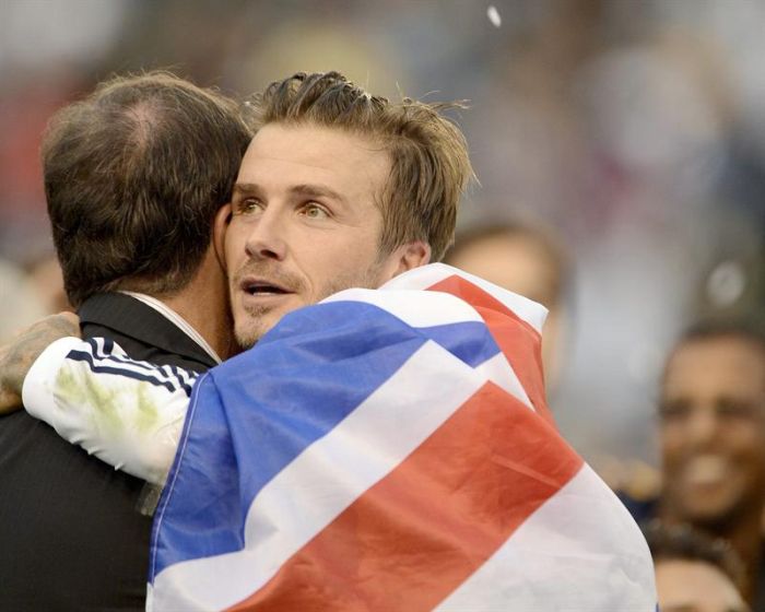 David Beckham abraça o técnico Bruce Arena, depois do jogo do Galaxy com o Houston Dynamo | EFE/EPA/Paul Buck