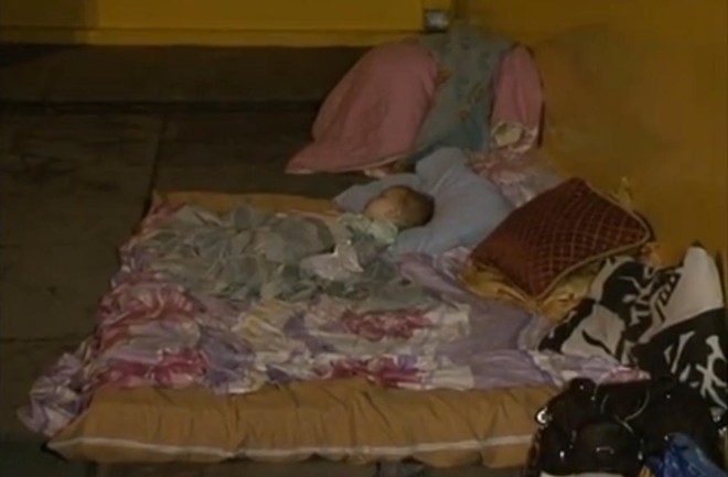 Em muitos casos as próprias crianças ficam acampadas porque as famílias não têm parentes para deixarem os filhos | 
