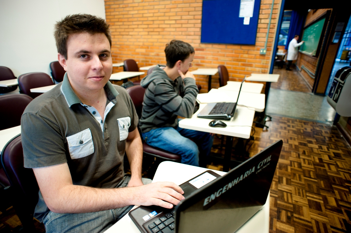 Anderson Prussak deixou a Medicina de lado e investiu na Engenharia Civil. | Daniel Caron / Gazeta do Povo