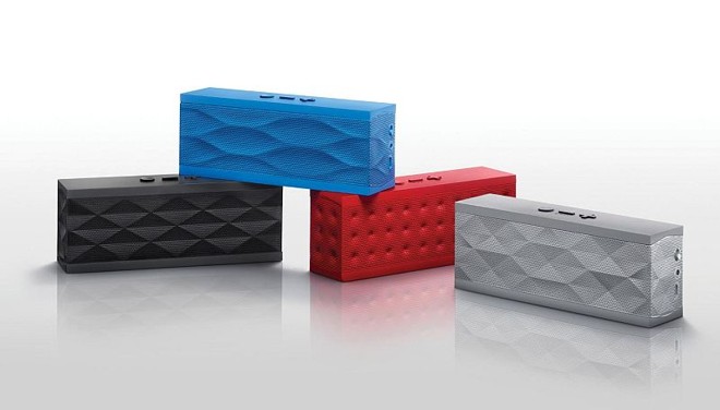 JAWBONE JAMBOX -A pequena caixa de som portátil, que funciona via Bluetooth, foi eleita o speaker com melhores funções pela revista Wired. Preço:Cerca de R$ 600 | 