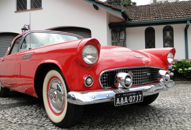 Janeiro: Ford Thunderbird 1956 |