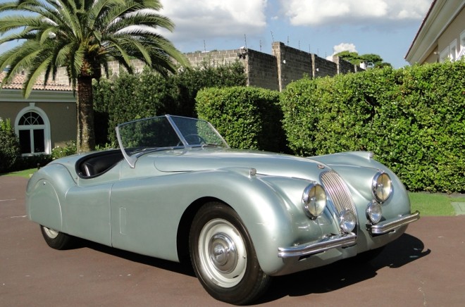 Novembro: Jaguar XK-120 1952 |
