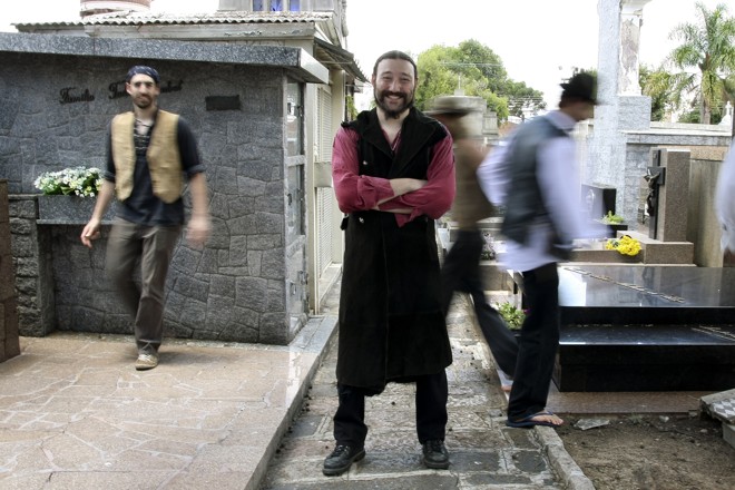 O disco reúne doze faixas do peculiar punk | 