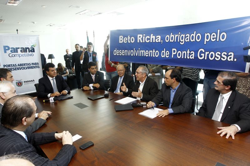 A assinatura do protocolo: para a Ambev, fábrica pode ser em Ponta Grossa ou em outro município | ANPr