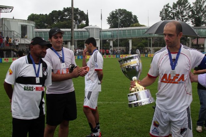 Equipe do Bairro Alto desolada com o vice-campeonato, após um ótimo torneio | 