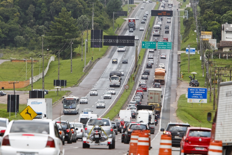 Movimento foi intenso principalmente na BR-376 | Daniel Castellano/Agencia de Noticias Gazeta do Povo
