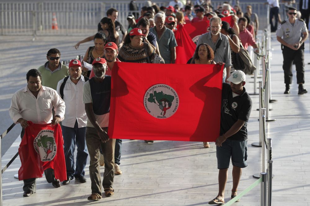 Integrantes do movimento subiram a rampa do Palácio do Planalto para homenagear o simpatizante | Reuters/Ueslei Marcelino