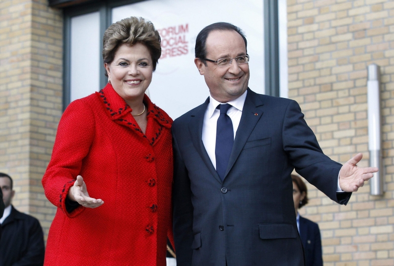 Dilma Rousseff com François Hollande, presidente francês: compra de caças não é prioridade para o Brasil no momento | Remy de la Mauviniere/Reuters