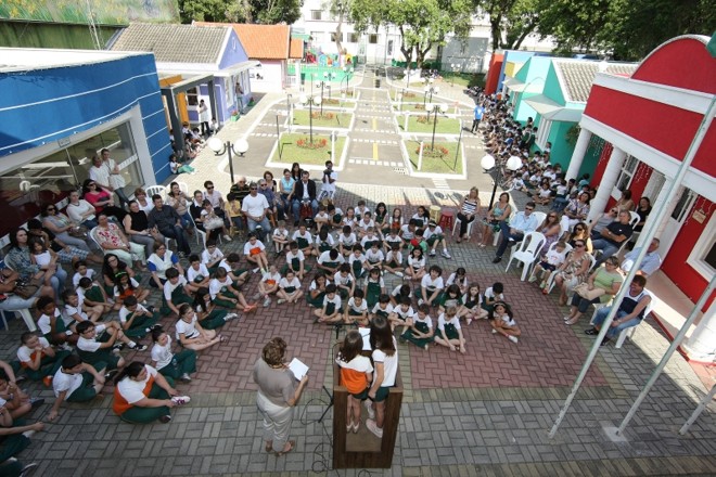 Comício na Cidade Mirim feito no dia 23 de novembro, quando todos os candidatos apresentaram suas propostas aos colegas e pais |