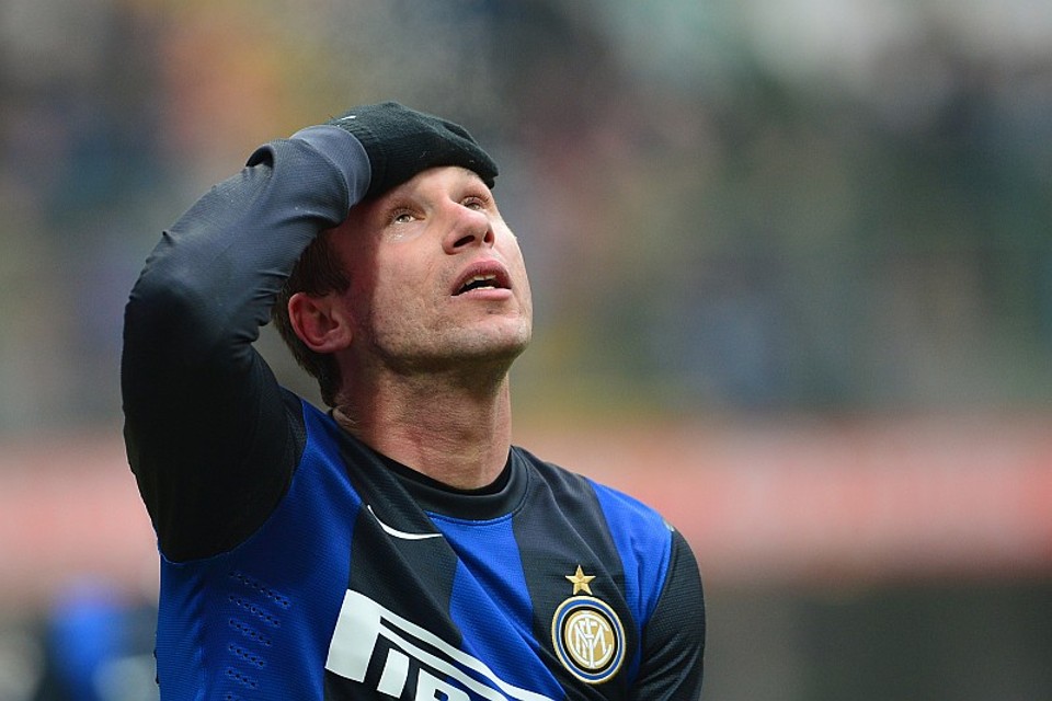Inter só empata com Genoa e perde vice-liderança Cassano lamenta gol perdido contra o Genoa: empate custou duas posições para a Inter | Giuseppe Cacace / AFP