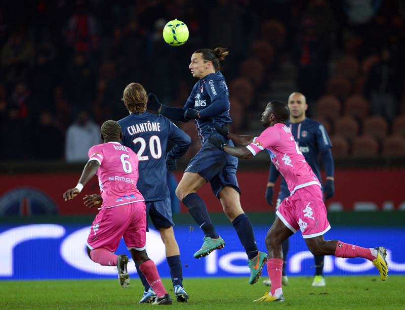 Paris Saint-Germain vence o Evian durante jogo do campeonato francês | AFP PHOTO / MIGUEL MEDINA