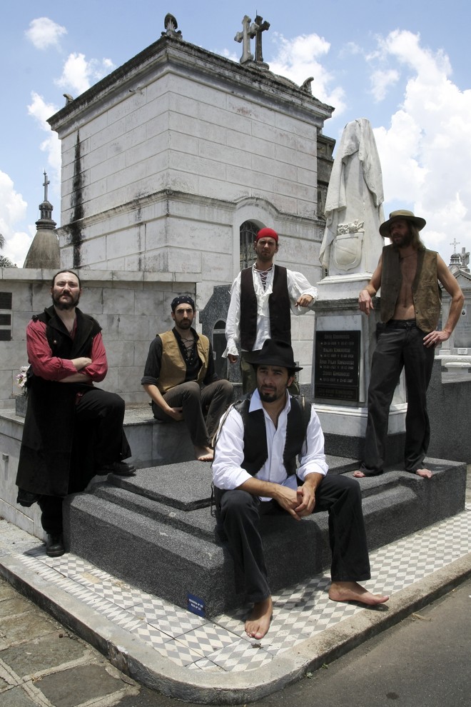 A faixa título dá o tom das letras das outras 11 que falam, na maioria, sobre a 