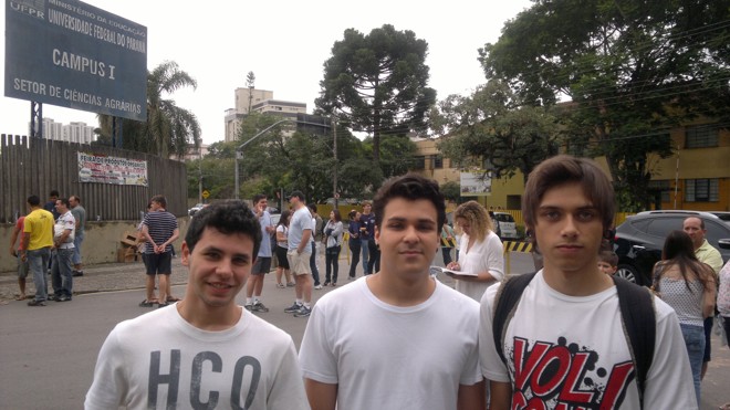 Amigos e concorrentes: Michael Trevisan, João Elias de Oliveira e Luciano Marcos de Oliveira chegaram confiantes ao câmpus Agrárias |