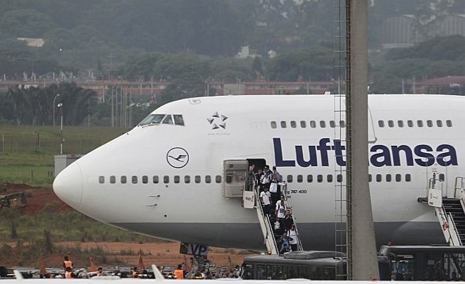 Delegação corintiana foi recebida pelo governador Geraldo Alckmin logo no desembarque no Aeroporto de Guarulhos | 