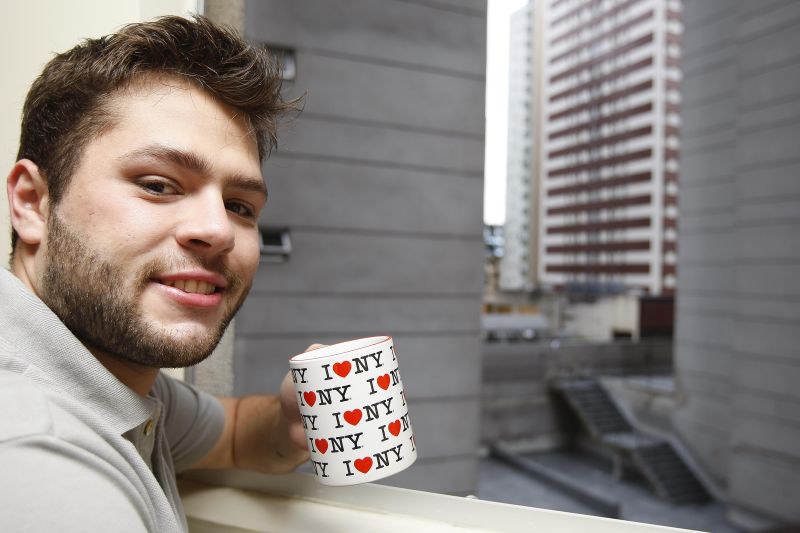 O publicitário Pauluk: poupando 20% do salário para garantir a viagem | Jonathan Campos/ Gazeta do Povo