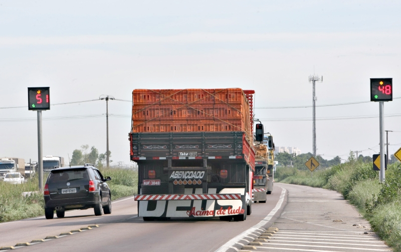 Barreira eletrônica na BR-376, em Curitiba: demora na aferição dos aparelhos é um dos entraves | Aniele Nascimento/Gazeta do Povo