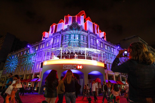 Na edição deste ano, os presentes ganharam o topo do prédio | 