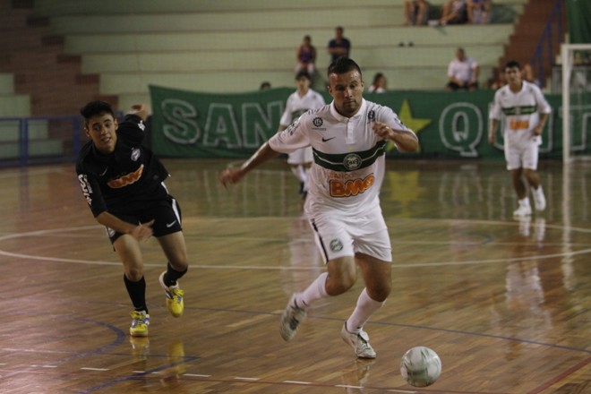 Bruno Batata defendeu o Coxa no amistoso |