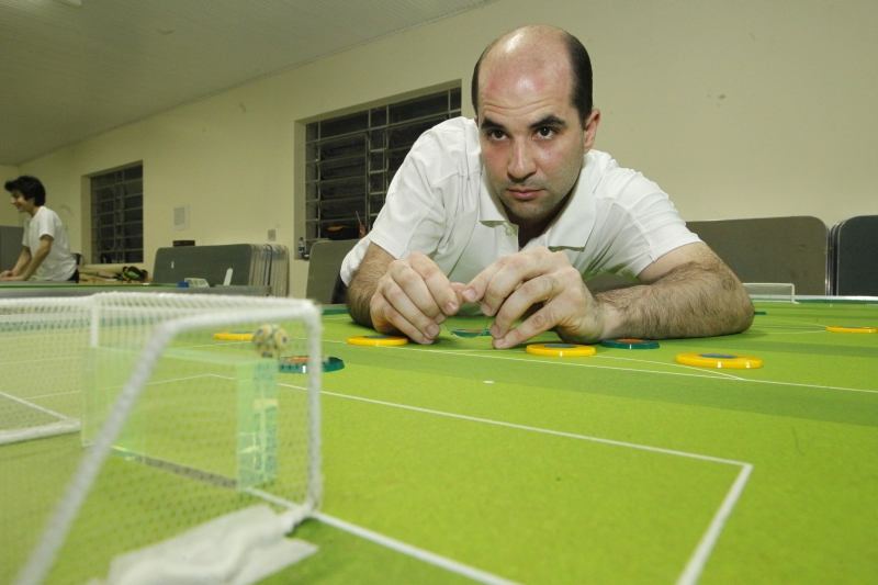Roberto Rodrigues, terceiro lugar no Campeonato Mundial de Futebol de Mesa, modalidade 12 toques | Marcelo Elias/Gazeta do Povo