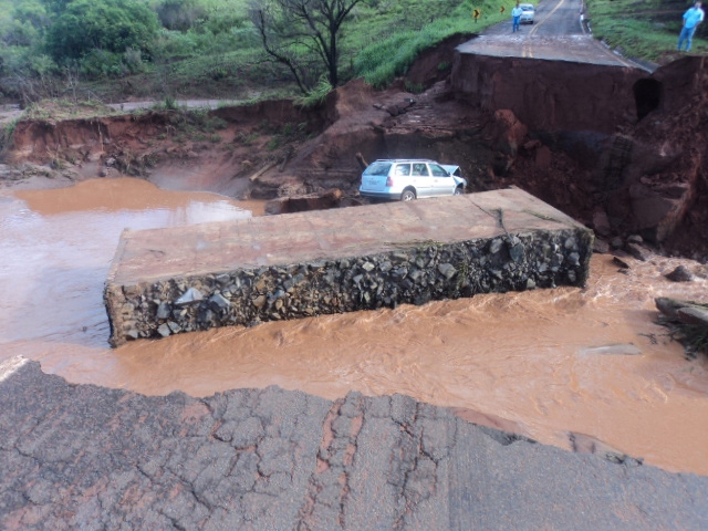 Duas pessoas se feriram levemente no acidente | Polícia Rodoviária Estadual