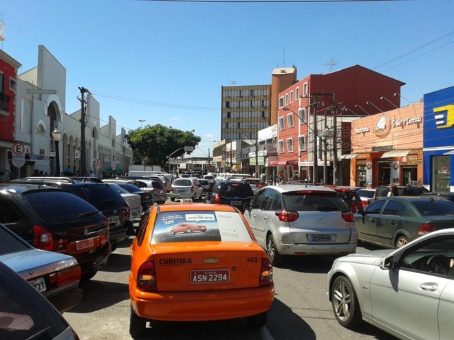 Estacionamento e ruas do entorno do Mercado Municipal ficaram lotados |
