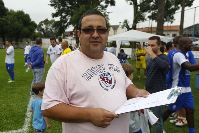 Serginho Cabeção, ex-Coxa e Paraná, ajudou a organizar os times |