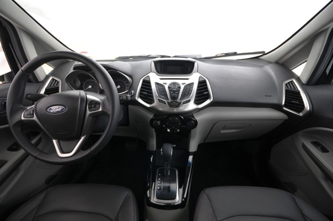 A versão PowerShift é equipada com uma transmissão automatizada de dupla embreagem de seis velocidades |