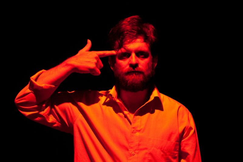 Otávio Linhares faz atuação que foi elogiada pela crítica no último Festival de Teatro | Olívia DAgnoluzzo/Divulgação