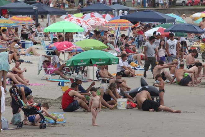 O movimento foi bom em Guaratuba, apesar do tempo nublado | 