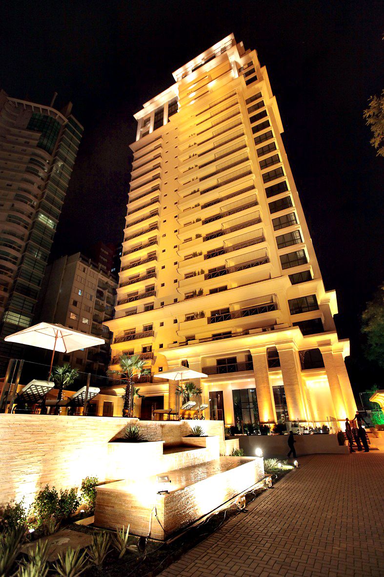 Edifício no bairro Batel, uma das regiões que concentra o maior número de unidades de luxo | Divulgação