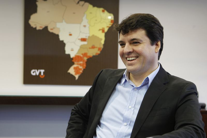 Já temos uma estrutura de banda larga e telefonia, seria apenas mais um passo agregar mais um serviço, como a telefonia celular. É um passo bastante natural do ponto de vista de estratégia e infraestrutura básica. -Marco Lopes, vice-presidente de marketing da GVT, sobre os planos da empresa para atuar na área de telefonia móvel | Henry Milléo/ Gazeta do Povo