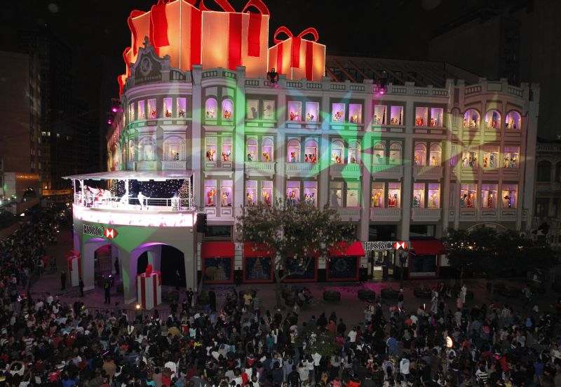 Um pouco de chuva marcou a primeira a presentação do Coral HSBC neste ano | Marcelo Elias/Gazeta do Povo