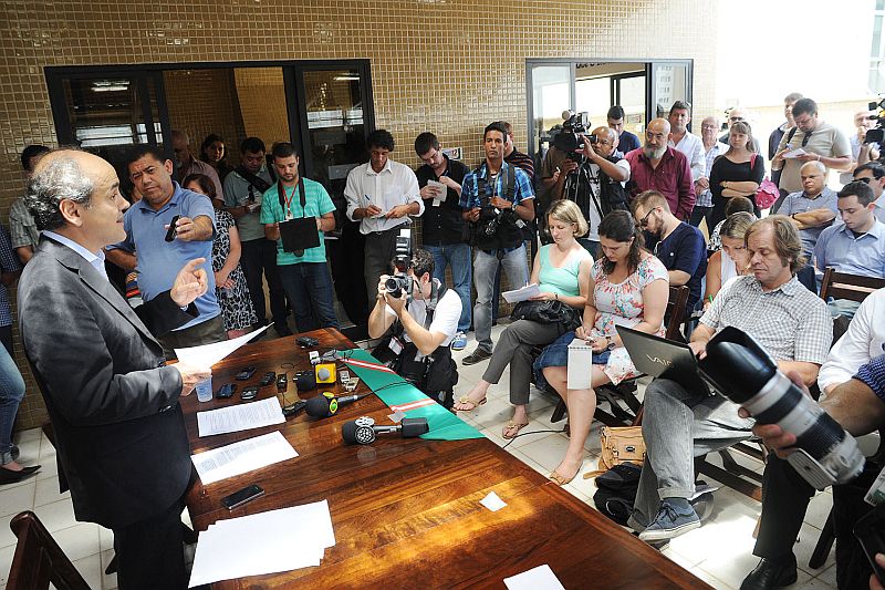 O prefeito eleito, Gustavo Fruet, indicou nesta segunfa-feira (17) 21 nomes que assumirão secretarias e órgãos do Executivo municipal a partir de 1º de janeiro de 2013 | Everson Bressan/Gazeta do Povo