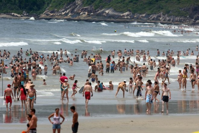Cerca de 1,5 milhão de pessoas são aguardadas para o réveillon nas praias do Paraná |