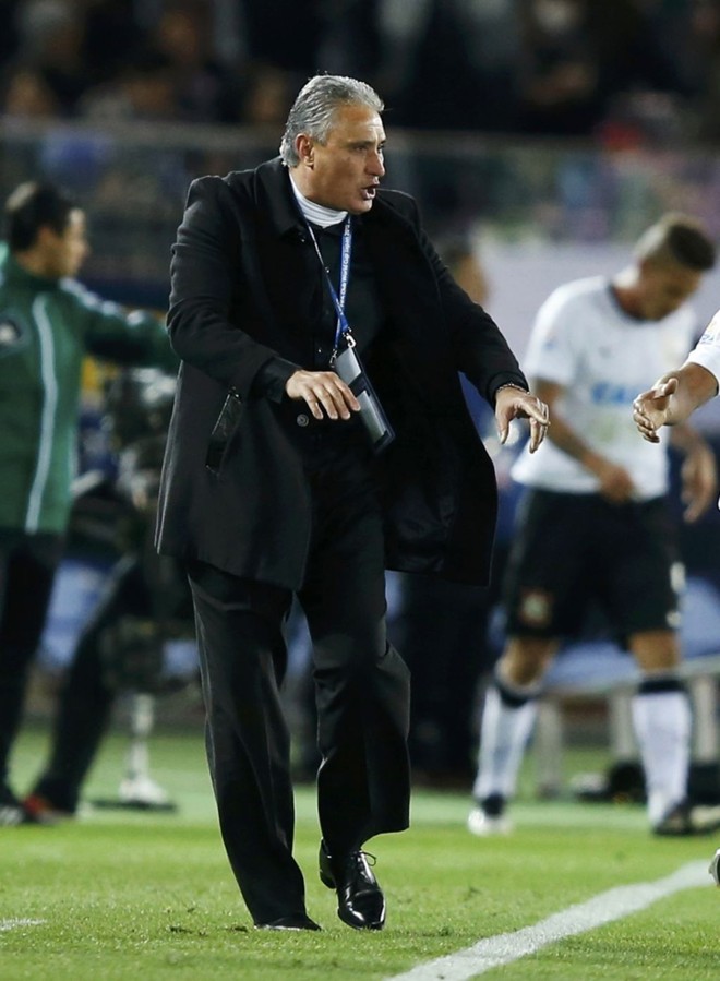 Tite comanda o time da área técnica |