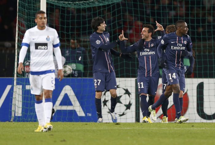 Lavezzi (11) comemora o gol da vitória por 2 a 1 do PSG sobre o Porto em Paris | Benoit Tessier / Reuters