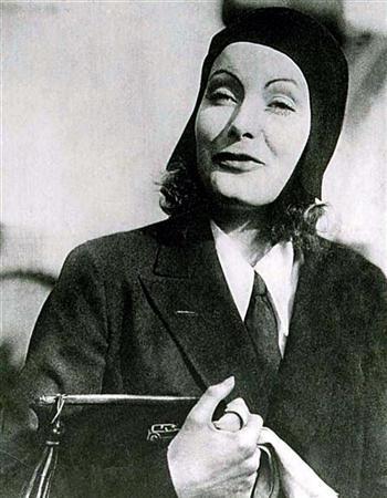 Foto de Greta Garbo, antes desconhecida, mostra a atriz de férias na Suécia nos anos 1930, em junho de 1996 | REUTERS/Stringer