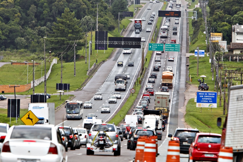 No Paraná, 5.914 veículos foram vistoriados e 4.416 autuados | Daniel Castellano/Gazeta do Povo